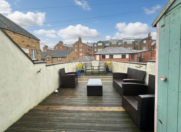 4 bed Terraced to rent Image 5