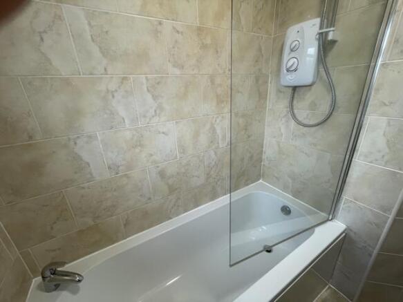 3 bed House to rent Image 8