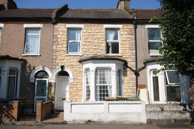 A 3 bedroom terraced house in popular E15 locatio