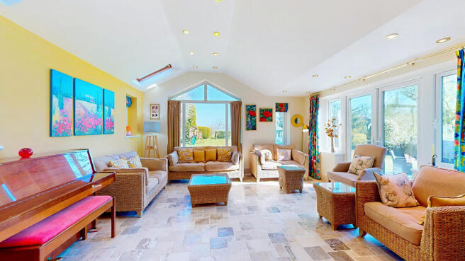 5 bed Detached for sale Image 12