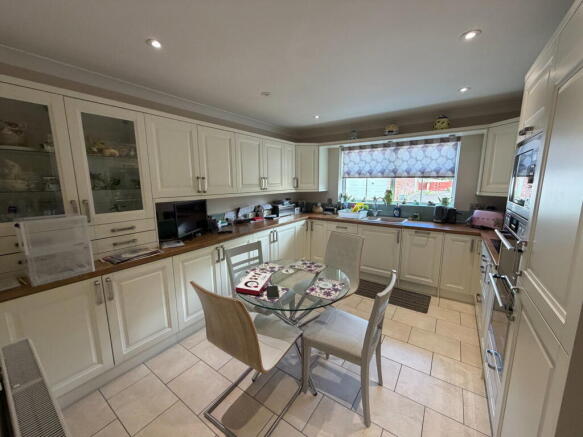 3 bed Detached Bungalow for sale Image 12