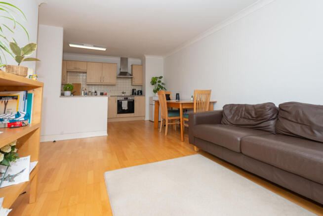 2 bed Flat for sale Image 4