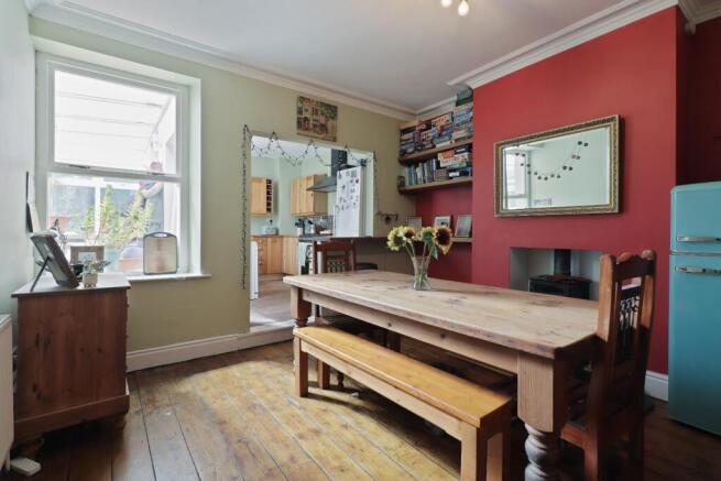 4 bed Semi-Detached for sale Image 8