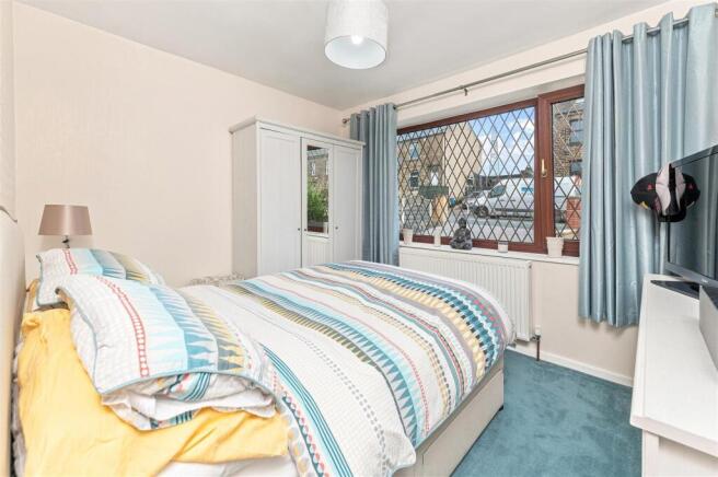 3 bed Semi-Detached Bungalow for sale Image 12