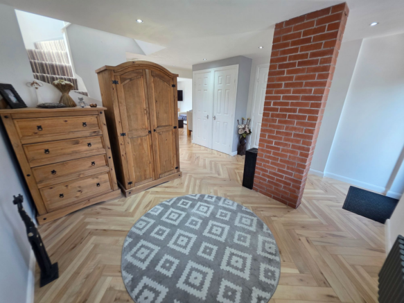 4 bed Detached for sale Image 10