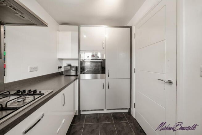 4 bed Detached for sale Image 11
