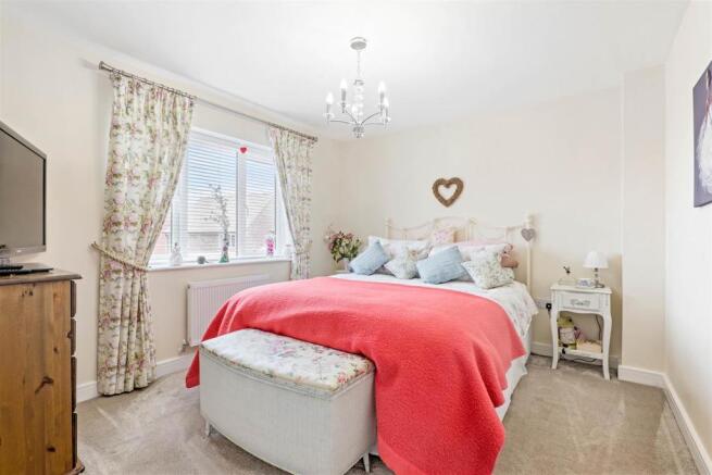 20 Gresley Way - bedroom.jpg