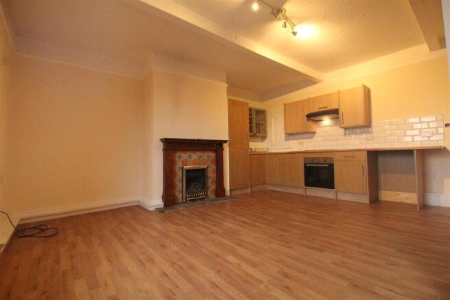 LOUNGE & KITCHEN AREA