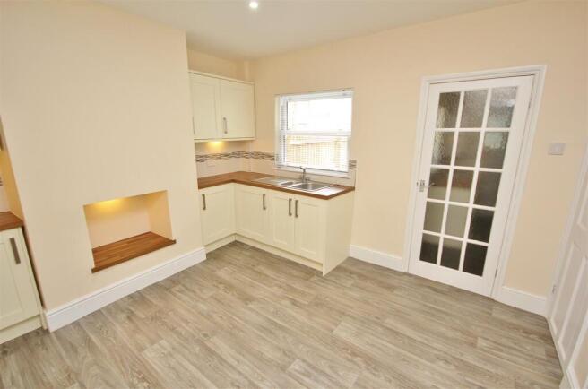 17 Ouse Walk, Huntingdon, kitchen 1.JPG