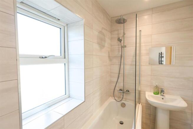 4 bed Semi-Detached for sale Image 12