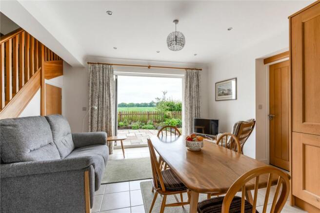 Kitchen/ Dining Room