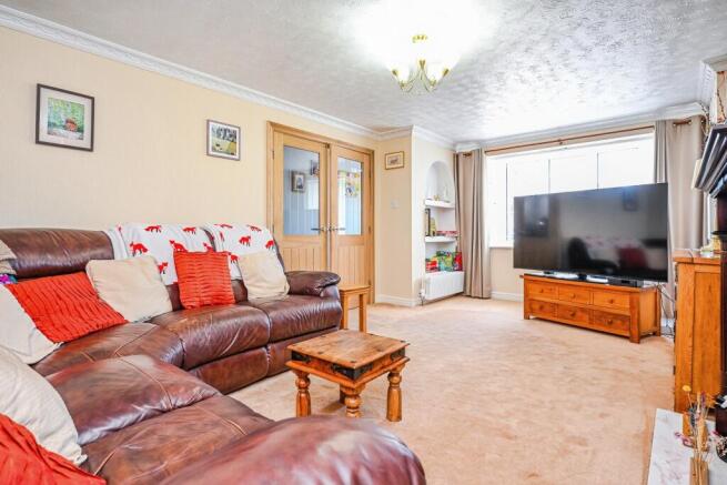 4 bed Detached for sale Image 9