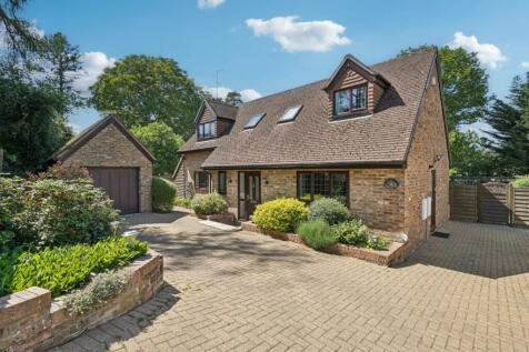 Woodland Way, Oaklands, Welwyn, Hertfordshire, AL6