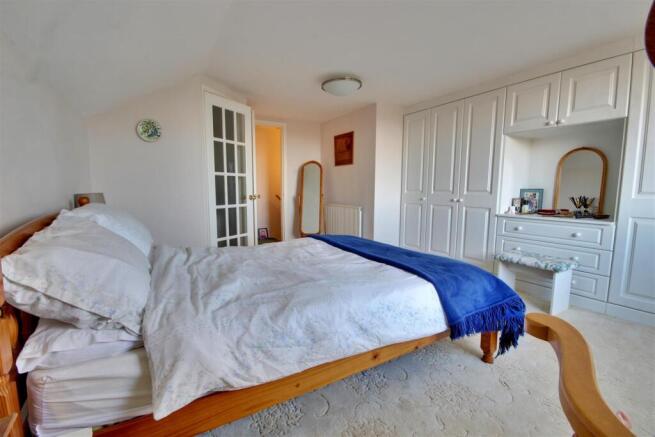 3 bed Semi-Detached Bungalow for sale Image 8