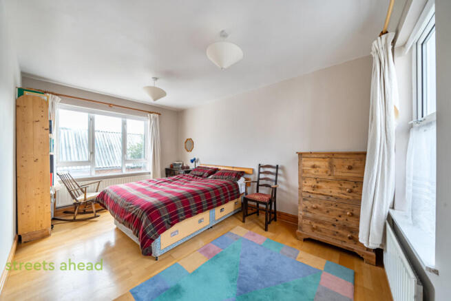 253c31f2-b300-4f8...