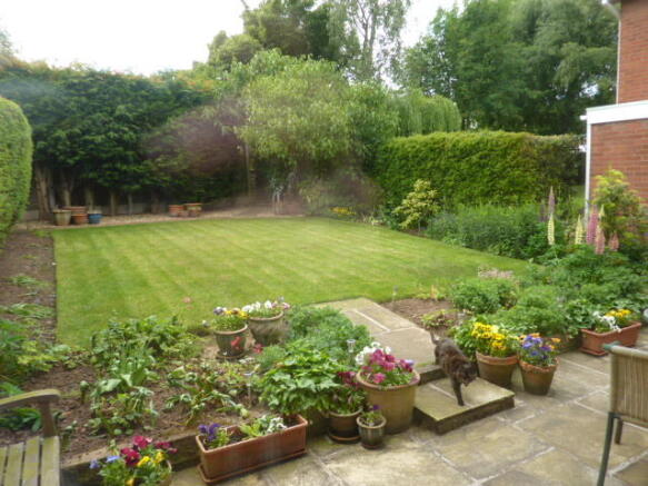 Beautiful Rear Garden