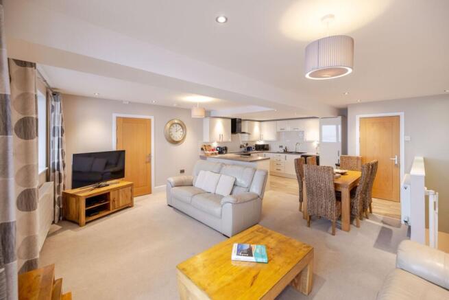 3 bed Duplex for sale Image 4
