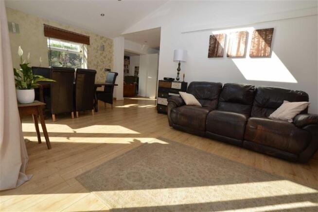 OPEN PLAN LIVING ROO