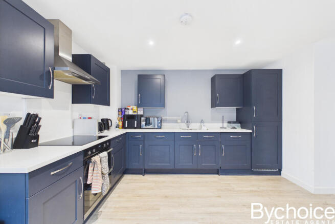 CAM05454G0-PR0133-STILL008