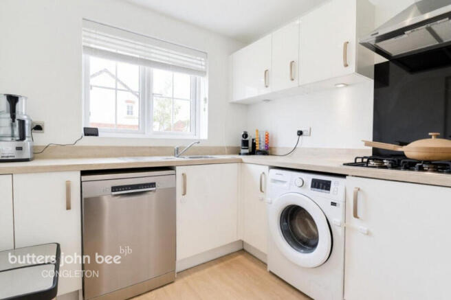 3-bed semi-detached on Ormiston Way, Cheshire, £190,000