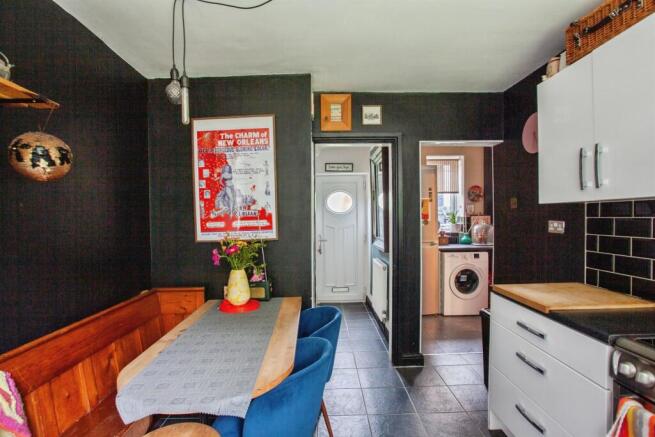 3 bed Semi-Detached for sale Image 6