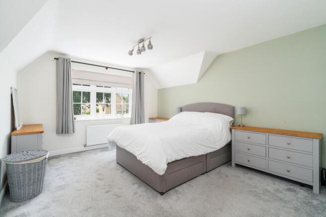 4 bed Detached for sale Image 9