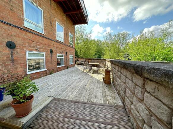 Communal Decking Area.JPG
