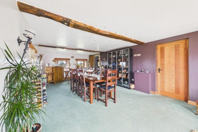 5 bed Detached for sale Image 12