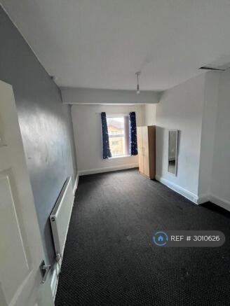 4 bed Flat to rent Image 11