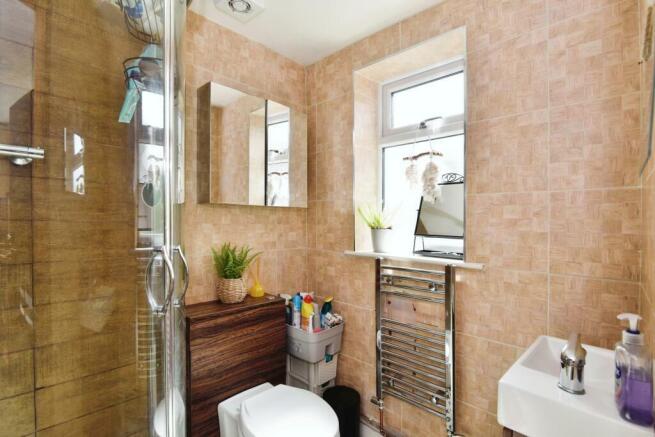 Shower Room - Ravens.jpeg