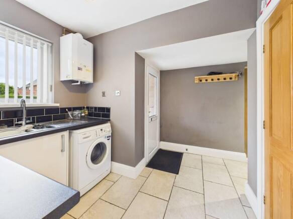 4 bed Detached for sale Image 8