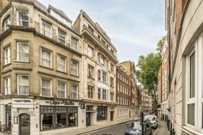Flat 6, 5 Wesley House, Little Britain, London EC1A 7BX
