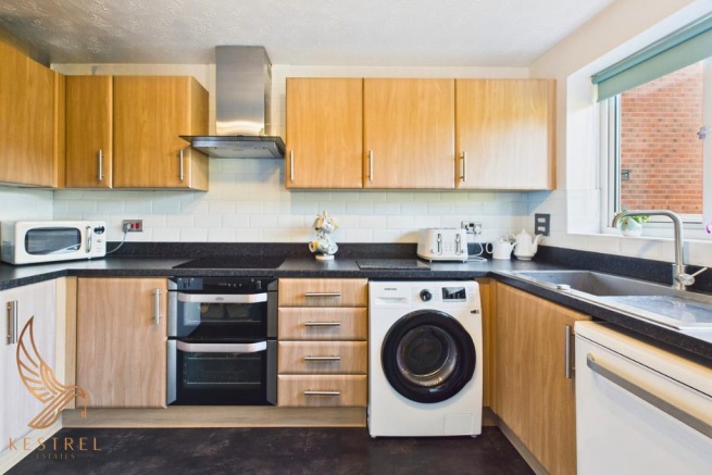 4 bed Detached for sale Image 7