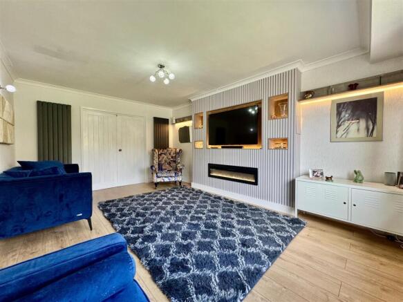 4 bed Detached for sale Image 7