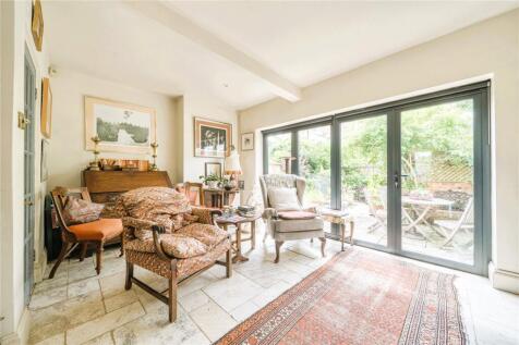 Oxford Close, Cheltenham, GL52