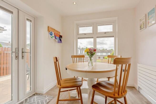 4 bed Semi-Detached for sale Image 6