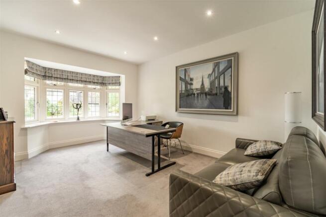 8551050-interior34.jpg