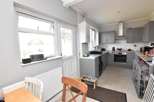 KITCHEN/BREAKFAST ROOM