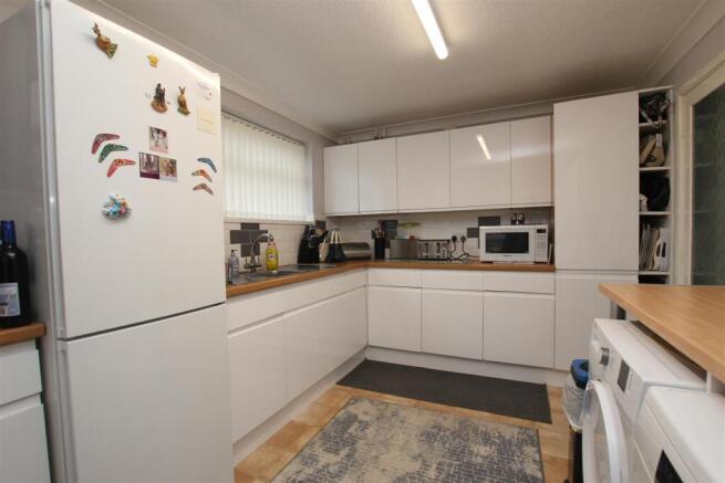 Kitchen2.JPG
