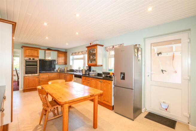 3 bed Detached Bungalow for sale Image 11
