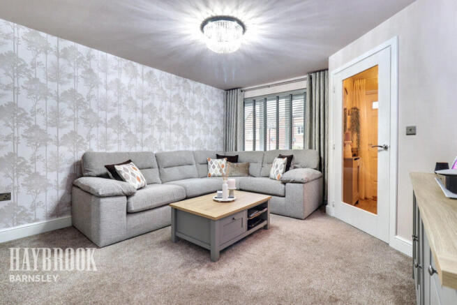 3 bed Semi-Detached for sale Image 6