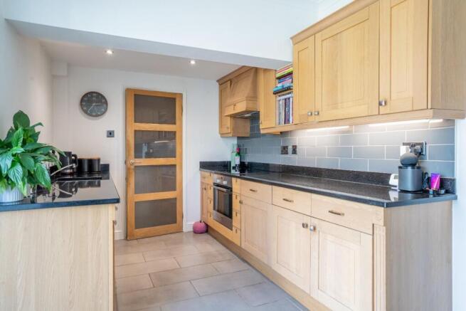 6 bed Semi-Detached for sale Image 6