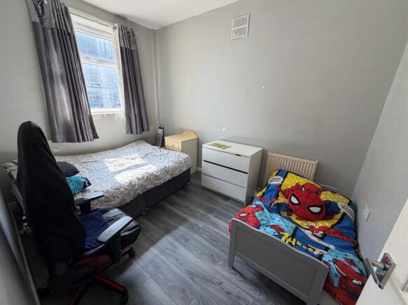 4 bed Ground Flat for sale Image 5