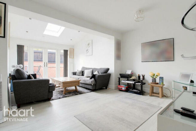 Hopton Road, Stevenage photo 3