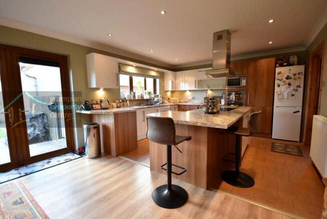 kitchen 2.JPG