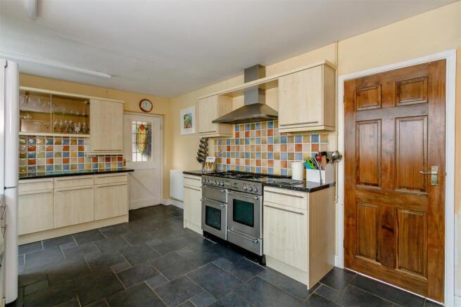 8377151-interior28.jpg