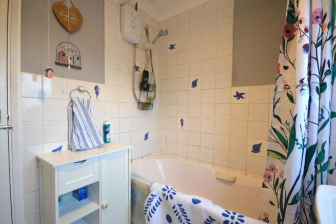 Bathroom a.JPG