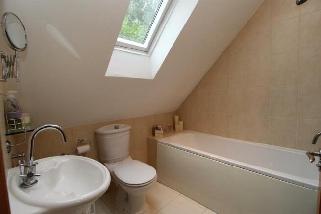 EN-SUITE BATHROOM/ W.C.