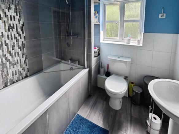 4 bed Semi-Detached for sale Image 9