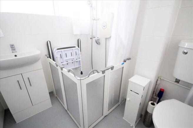 SHOWER ROOM/WC
